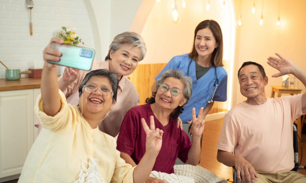 Caring For A Loved One With Alzheimer’s: A Guide For Families thumbnail